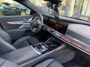 BMW i7 M70 xDrive Pano-Sky B&W TV Lounge Massage