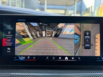 BMW i7 M70 xDrive Pano-Sky B&W TV Lounge Massage