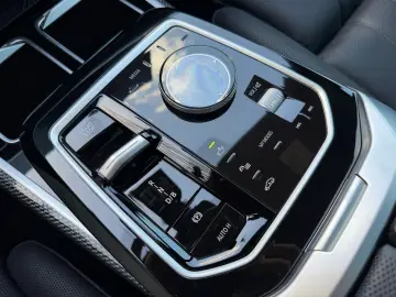 BMW i7 M70 xDrive Pano-Sky B&W TV Lounge Massage