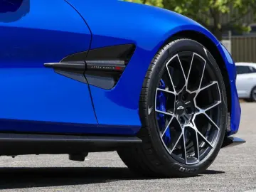 Aston Martin Vanquish Volante
