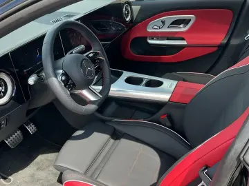 Mercedes-Benz CLA 200 AMG Night Superscreen Panorama