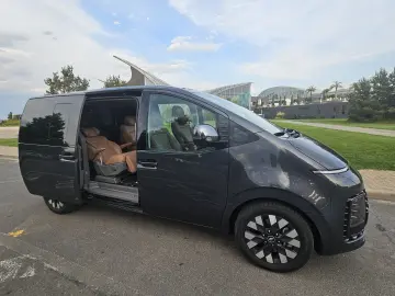 Hyundai STARIA PREMIUM
