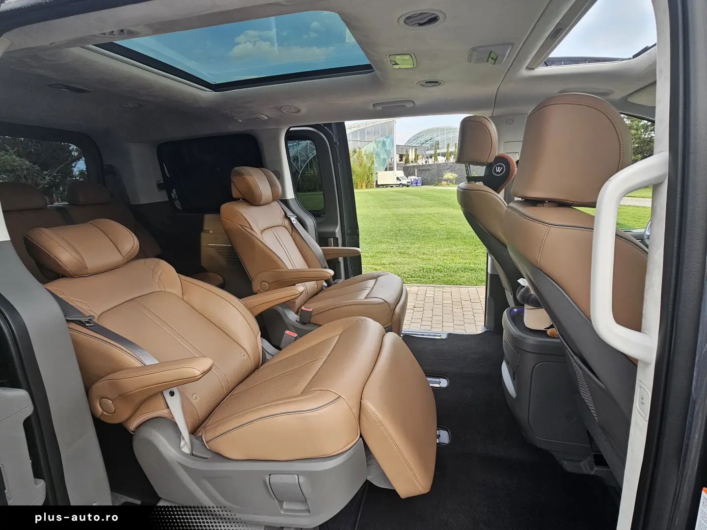 Hyundai STARIA PREMIUM