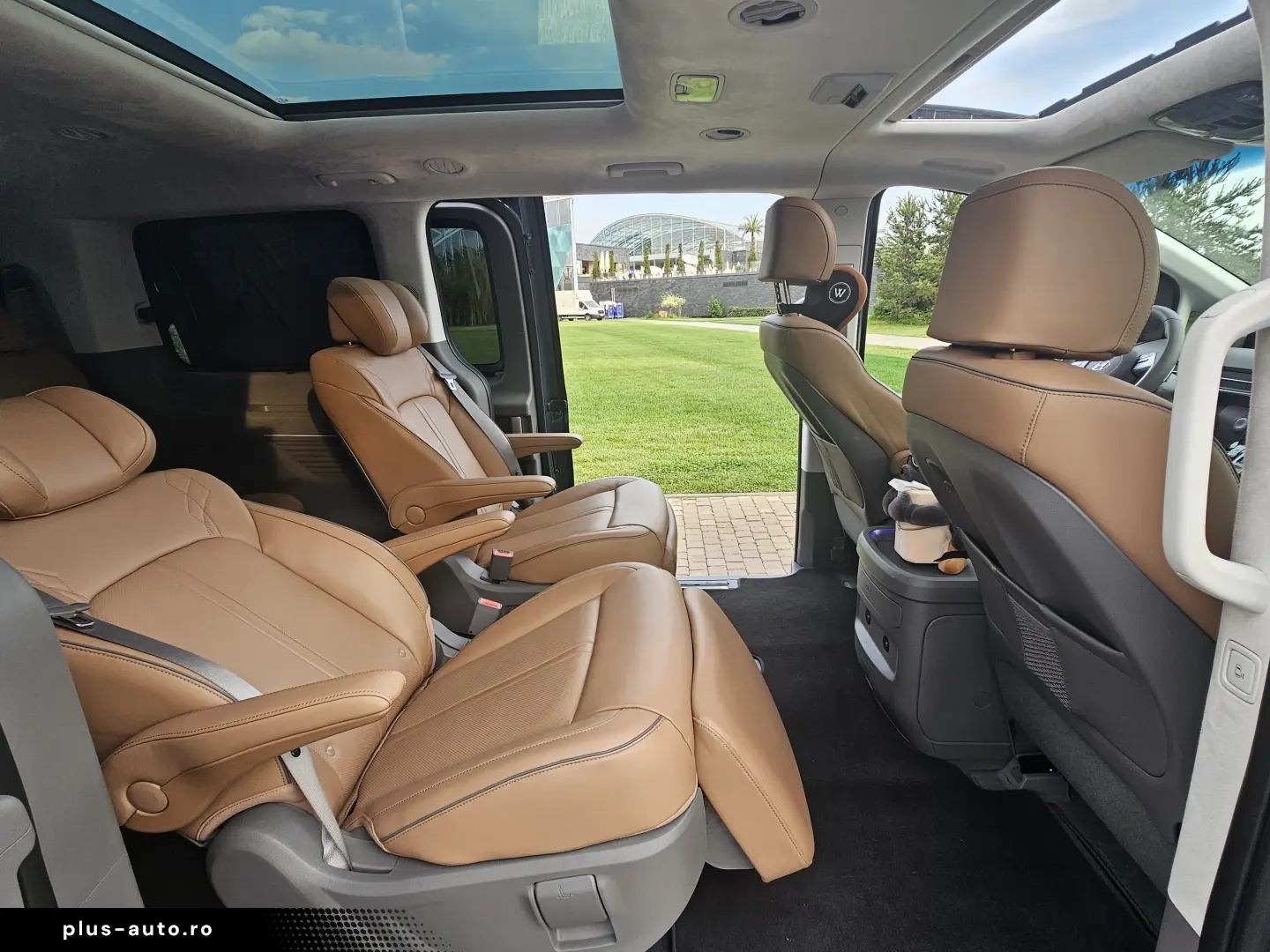 Hyundai STARIA PREMIUM