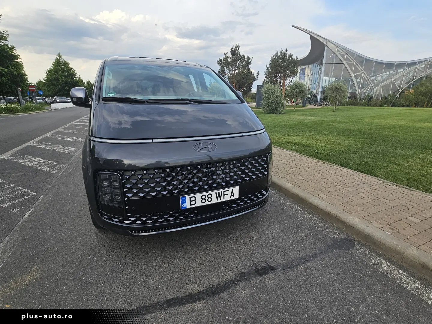 Hyundai STARIA PREMIUM