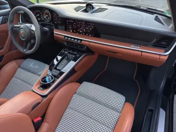 PORSCHE 911 Carrera S Heritage Approved 1.Hand Facelift