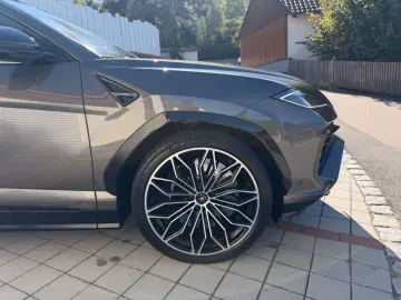 LAMBORGHINI Urus SE PANO B&O MASSAGE MWST