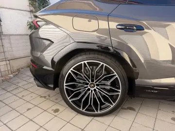 LAMBORGHINI Urus SE PANO B&O MASSAGE MWST