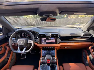 LAMBORGHINI Urus SE PANO B&O MASSAGE MWST