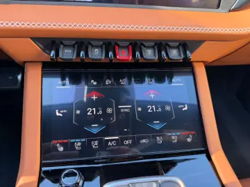 LAMBORGHINI Urus SE PANO B&O MASSAGE MWST