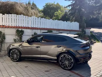 LAMBORGHINI Urus SE PANO B&O MASSAGE MWST