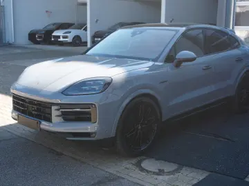 PORSCHE Cayenne Coupe E-Hybrid Arktikgrau 18Wege Sitze