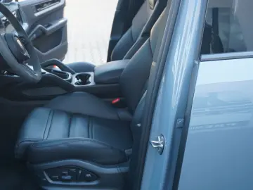 PORSCHE Cayenne Coupe E-Hybrid Arktikgrau 18Wege Sitze