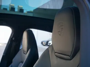 PORSCHE Cayenne Coupe E-Hybrid Arktikgrau 18Wege Sitze
