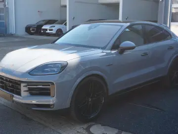 PORSCHE Cayenne Coupe E-Hybrid Arktikgrau 18Wege Sitze