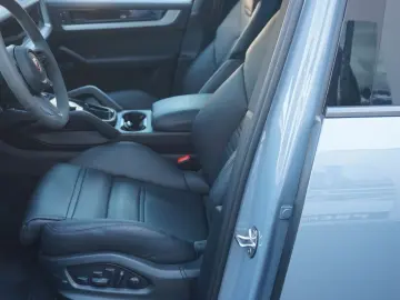 PORSCHE Cayenne Coupe E-Hybrid Arktikgrau 18Wege Sitze