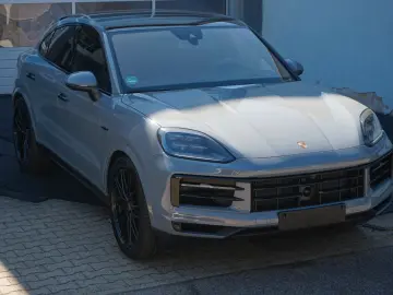PORSCHE Cayenne Coupe E-Hybrid Arktikgrau 18Wege Sitze