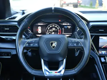 LAMBORGHINI Urus 4.0 V8 Automat.