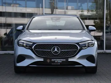 MERCEDES-BENZ E 220d Limousine  Avantgarde HeadUp 360