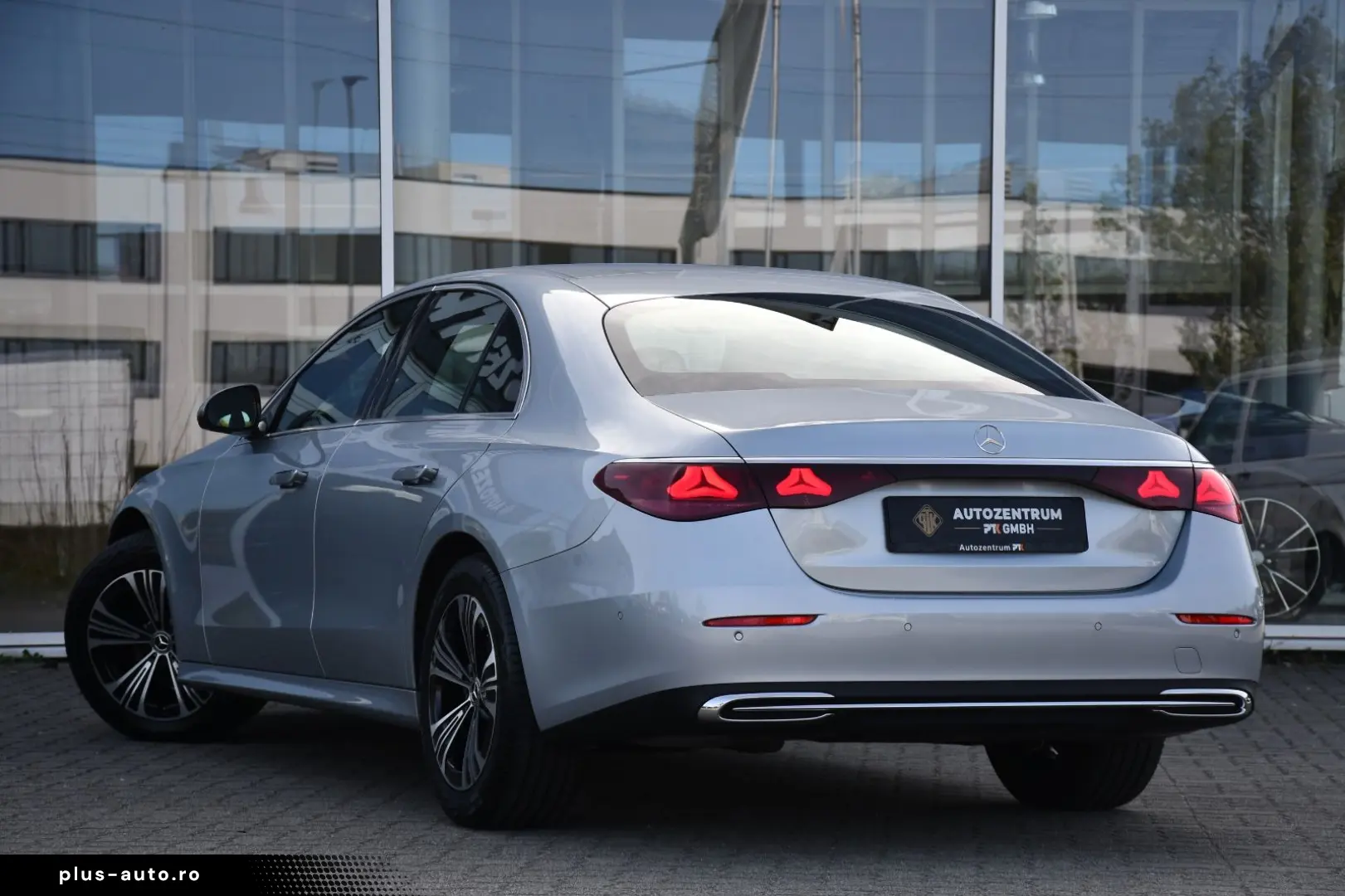 MERCEDES-BENZ E 220d Limousine  Avantgarde HeadUp 360