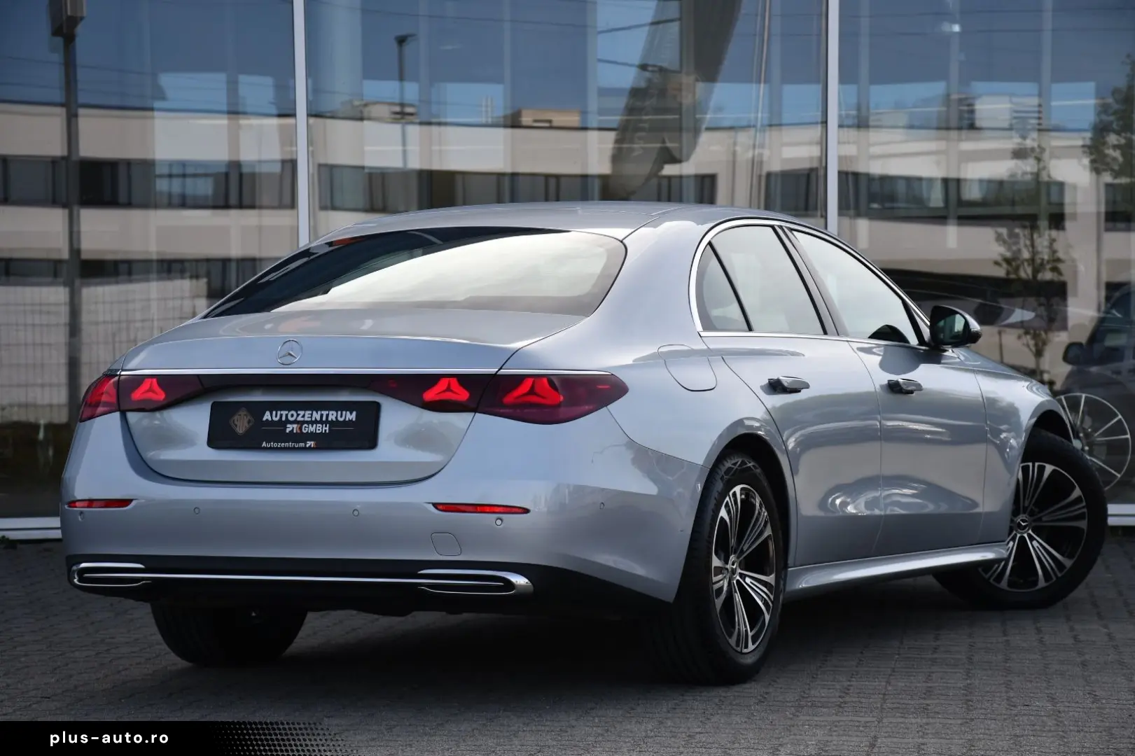 MERCEDES-BENZ E 220d Limousine  Avantgarde HeadUp 360