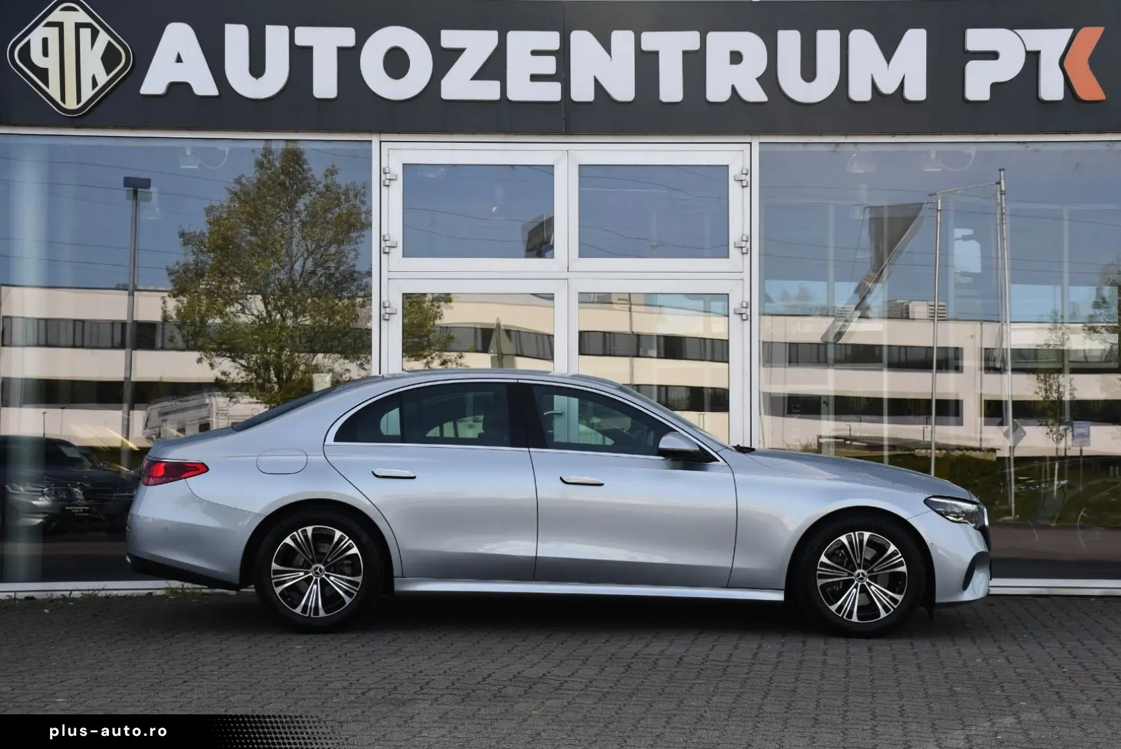 MERCEDES-BENZ E 220d Limousine  Avantgarde HeadUp 360