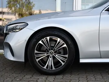 MERCEDES-BENZ E 220d Limousine  Avantgarde HeadUp 360