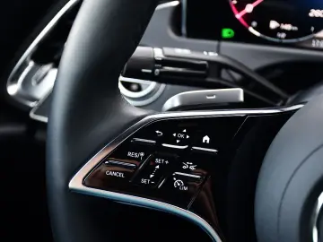 MERCEDES-BENZ E 220d Limousine  Avantgarde HeadUp 360
