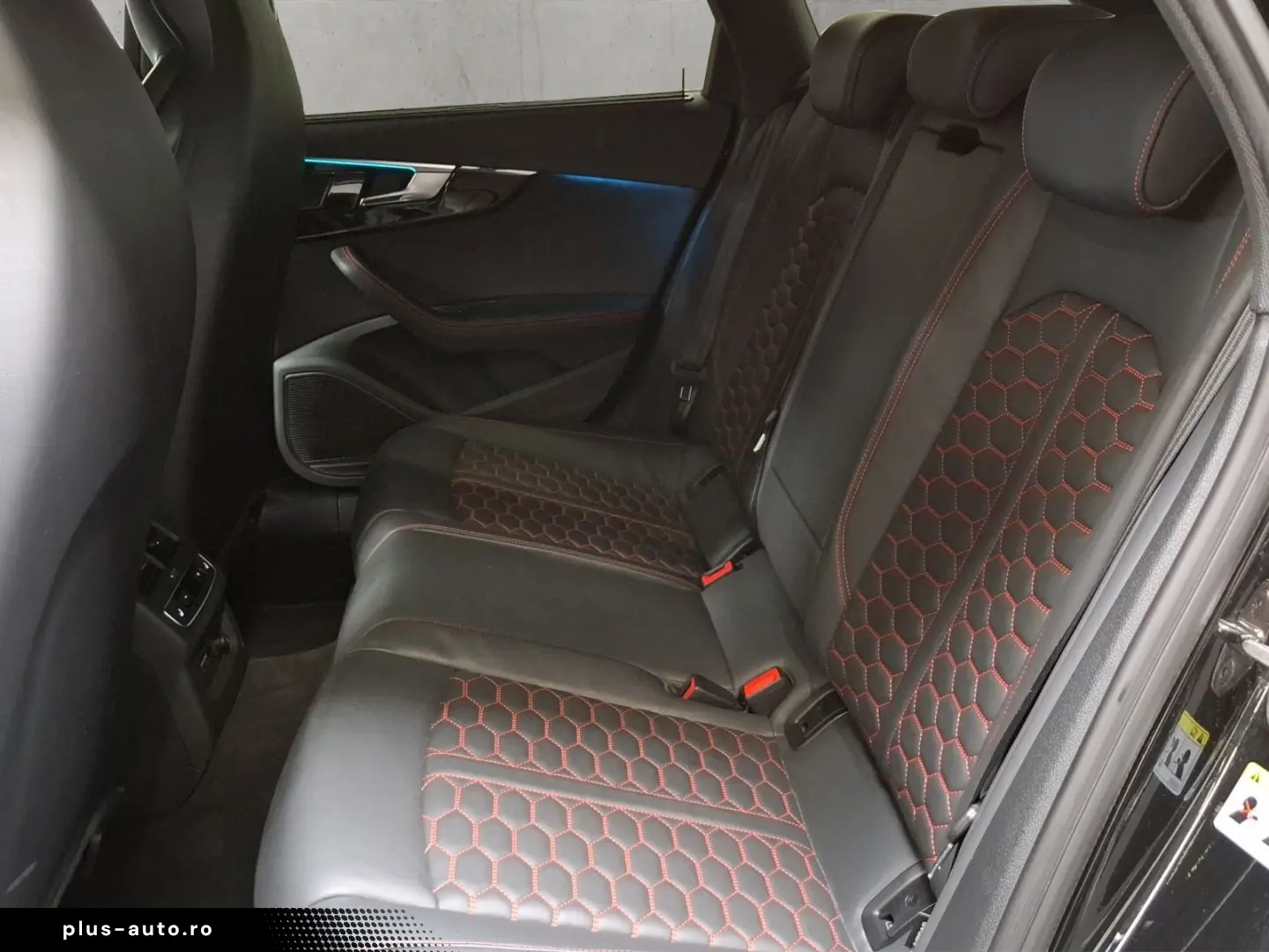 AUDI RS 4 Avant 4 331(450) kW(PS) tiptronic