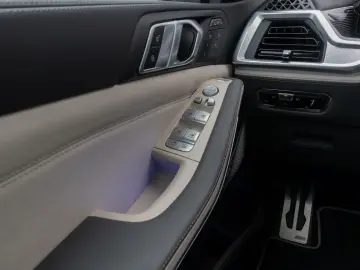 BMW X7 M60i xD Individual HUD B&W SoftCL 23Zoll VOLL