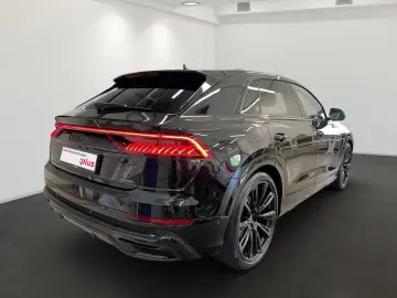 AUDI Q8 55 TFSI quattro  AHK HEAD-UP PANO B&O