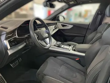 AUDI Q8 55 TFSI quattro  AHK HEAD-UP PANO B&O