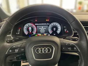 AUDI Q8 55 TFSI quattro  AHK HEAD-UP PANO B&O