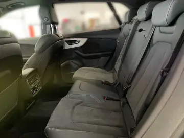 AUDI Q8 55 TFSI quattro  AHK HEAD-UP PANO B&O