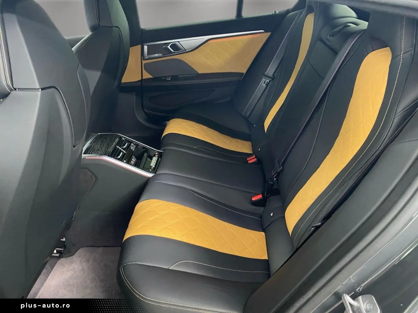 BMW M8 Gran Coupé M Carbon Alcantara Driver's Packag