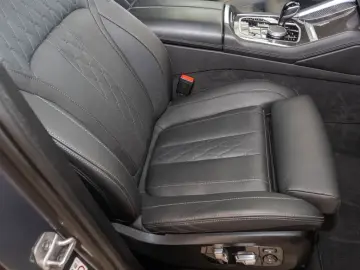 BMW X6 M50 i AHK Panorama HUD 360Kamera Leder Klimas