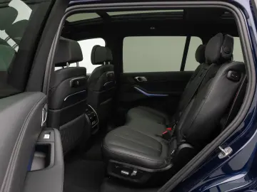 BMW X7 M60i xD Panorama 360 HUD DAB H K SoftCL 22