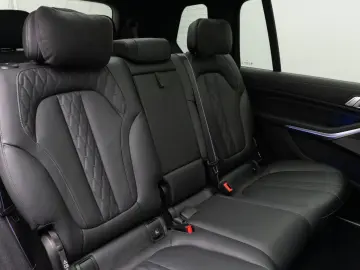 BMW X7 M60i xD Panorama 360 HUD DAB H K SoftCL 22