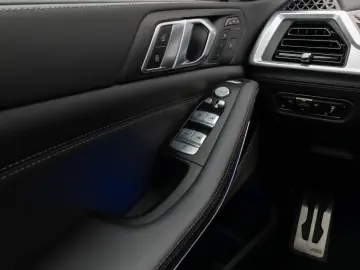 BMW X7 M60i xD Panorama 360 HUD DAB H K SoftCL 22