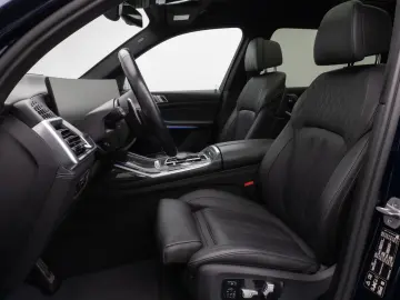 BMW X7 M60i xD Panorama 360 HUD DAB H K SoftCL 22