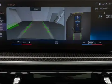 BMW X7 M60i xD Panorama 360 HUD DAB H K SoftCL 22