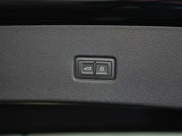 AUDI Q8 50 TDI quattro  AUT PANO AHK B&O HEAD-UP STHZ