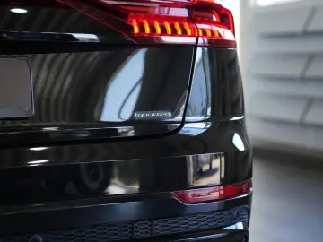 AUDI Q8 50 TDI quattro  AUT PANO AHK B&O HEAD-UP STHZ