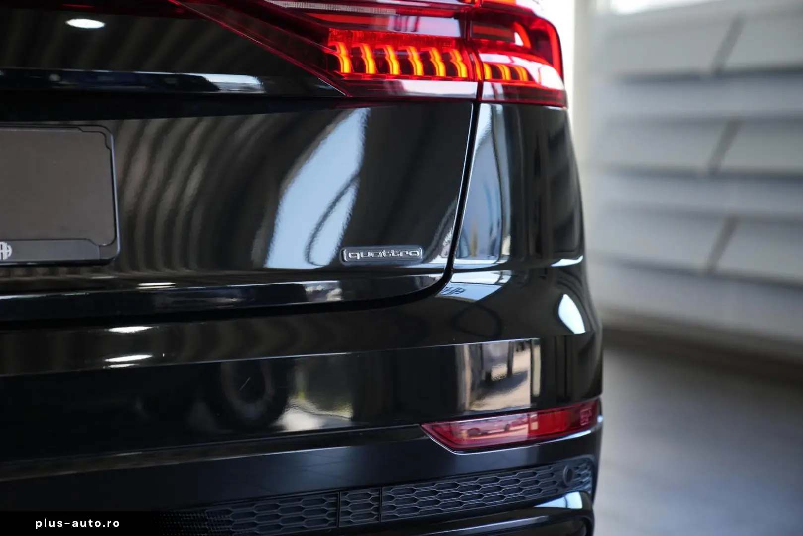 AUDI Q8 50 TDI quattro  AUT PANO AHK B&O HEAD-UP STHZ