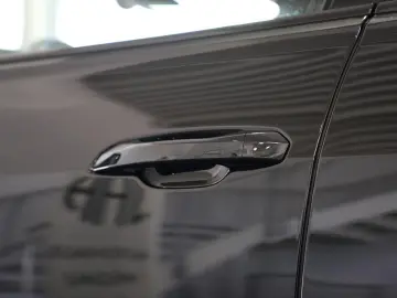 AUDI Q8 50 TDI quattro  AUT PANO AHK B&O HEAD-UP STHZ