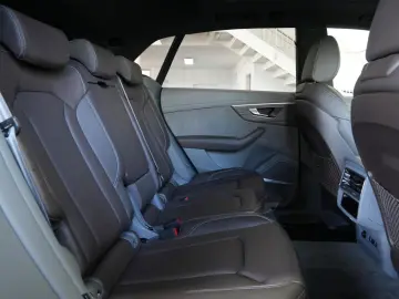 AUDI Q8 50 TDI quattro  AUT PANO AHK B&O HEAD-UP STHZ