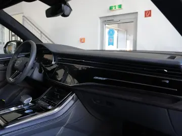 AUDI Q8 50 TDI quattro  AUT PANO AHK B&O HEAD-UP STHZ