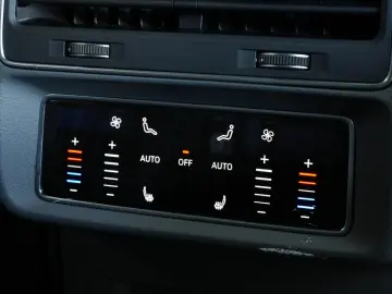AUDI Q8 50 TDI quattro  AUT PANO AHK B&O HEAD-UP STHZ