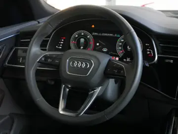 AUDI Q8 50 TDI quattro  AUT PANO AHK B&O HEAD-UP STHZ