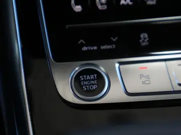 AUDI Q8 50 TDI quattro  AUT PANO AHK B&O HEAD-UP STHZ